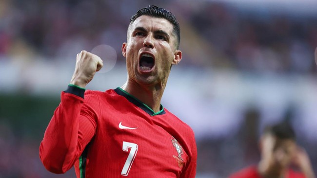 Penyerang asal Republik Ceko Mojmir Chytil mengakui Cristiano Ronaldo masuk dalam jajaran pemain terbaik namun ia berambisi membuat CR7 kecewa di Euro 2024.
