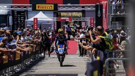 Pembalap Indonesia Aldi Mahendra Juara SSP300 Emilia-Romagna