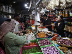 Kisah Wanita Jadi Kuli Pikul di Pasar Demi Keluarga Bisa Makan