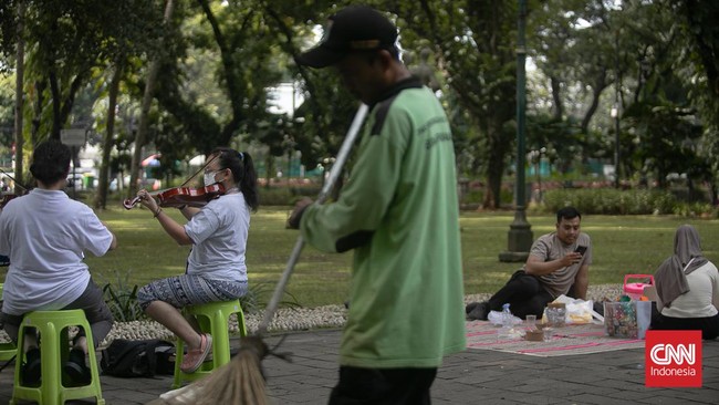 FOTO: Membumikan Biola di Hijaunya Taman Suropati