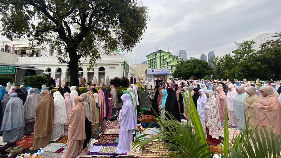 Salat Idul Adha di Masjid Al-Azhar Jaksel hari Minggu 16 Juni 2024 (Wildan/detikcom)