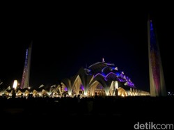 Utang yang Harus Dibayar di Balik Kemegahan Masjid Raya Al Jabbar