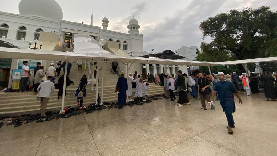 Suasana di Masjid Al-Azhar Jakarta jelang salat Idul Adha pagi ini (Wildan/detikcom)
