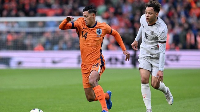 Di Euro 2024, Reijnders mengenakan nomor punggung 14 yang identik dengan mendiang legenda Belanda Johan Cruyff.