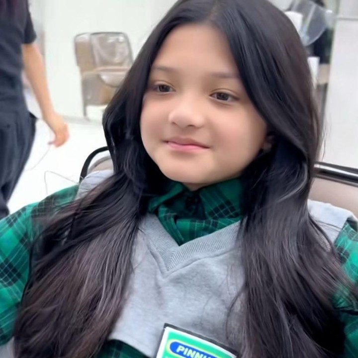 <p>Hasil potong rambut ala Korea terbukti bikin penampilan Arsy semakin cantik, Bunda. Banyak netizen memuji model rambut baru adik Aurel Hermansyah ini lho. "Acio masyaAllah cantik banget nak," tulis akun @mayasari****. "MasyaAllah eoni-nya Indonesia," tulis akun @ferra****. (Foto: Instagram @queenarsy)</p>