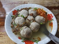 Warung Bakso Tertua di Indonesia hingga Rojali Bikin Resah Pemilik Kafe