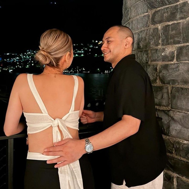 <p>Meski baru <em>honeymoon</em> setelah enam bulan menikah, BCL dan sang suami tetap terlihat seperti pasangan pengantin baru, ya, Bunda. (Foto: Instagram@itsmebcl)</p>