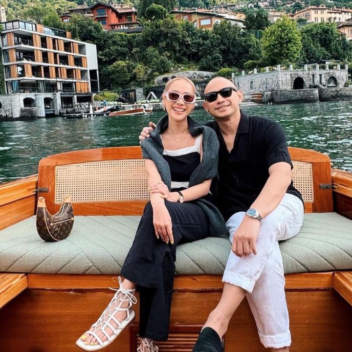 <p>Salah satu kota yang dituju dua sejoli ini adalah Como, kota yang terletak di sebelah utara Italia. "<em>Finnaly honeymooning</em>," tulis BCL, dikutip dari laman <em>Instagram@itsmebcl,</em> Senin (17/6/2024). (Foto: Instagram@itsmebcl)</p>