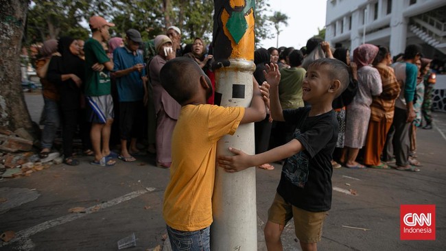 FOTO: Berbagi Berkah Idul Adha Lewat Daging Kurban