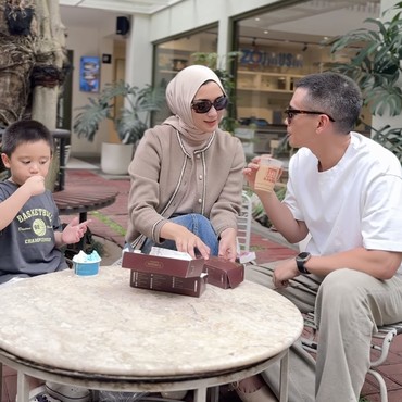 Harmonis Rumah Tangga Rezky Aditya hingga Keseruan Anak Bersama Gecko di Rumah