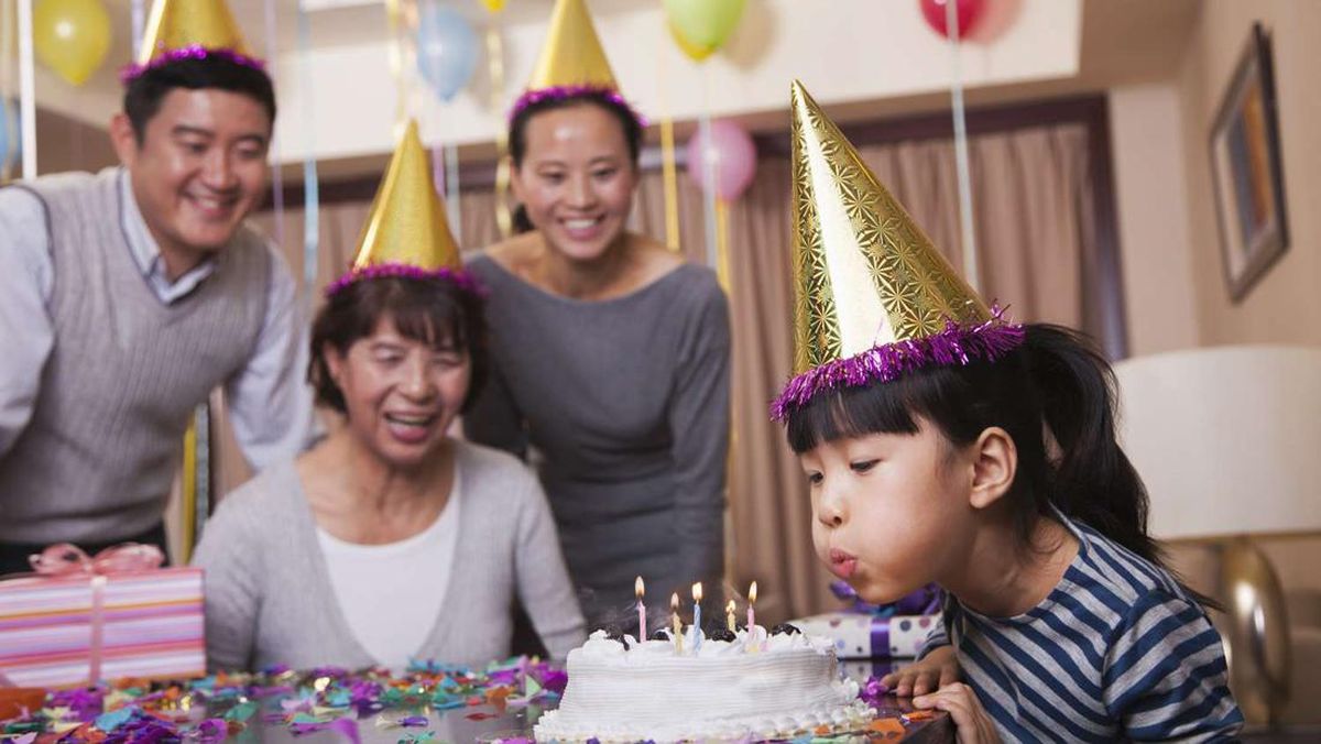 Kenapa Ulang Tahun Selalu Dirayakan dengan Kue dan Tiup Lilin?