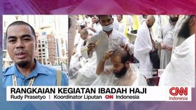 VIEO: Jemaah Haji Lempar Jumrah Aqabah di Mina