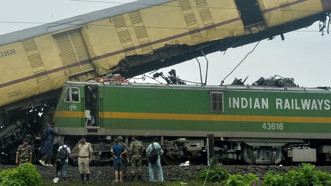 Tragedi Kereta di India: Delapan Jiwa Melayang dalam Tabrakan Maut