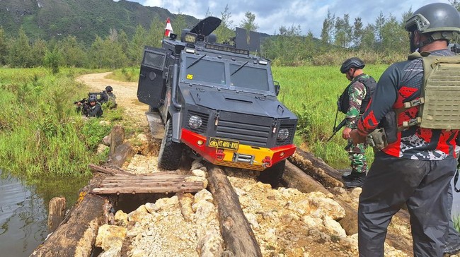 Kepala Operasi Damai Cartenz Brigjen Faizal Ramadhani mengatakan langkah pengejaran itu dilakukan pihaknya usai beredar video yang diduga Aske Mabel