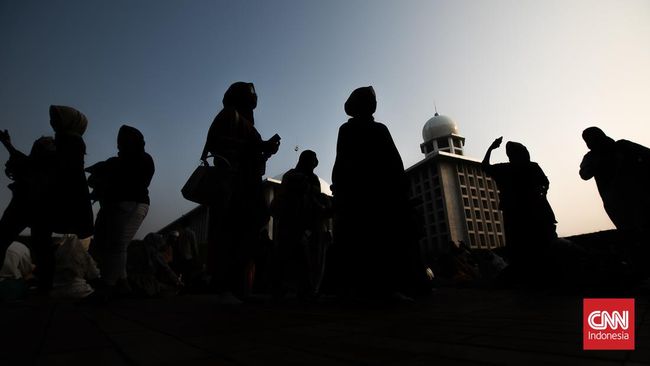 Sebentar lagi akan memasuki bulan Dzulhijjah 1446 H. Di bulan ini, umat Islam merayakan Idul Adha. Kira-kira Hari Raya Idul Adha 2025 berapa hari lagi?