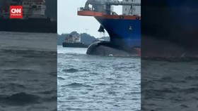 VIDEO: Penampakan Kapal Bunker yang Tabrakan di Perairan Pulau Sentosa