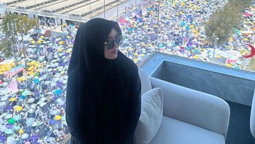WIRDA MANSUR HINGGA YENNI WAHID BERANGKAT HAJI GRATIS