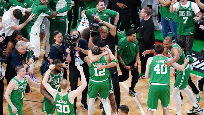 Boston Celtics berhasil menjuarai NBA 2023/2024 usai mengalahkan Dallas Maverick di Game 5 Final NBA pada Selasa (18/6) dini hari WIB.