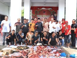 Edy Rahmayadi Sembelih Kurban di Kantor DPD PDIP Sumut