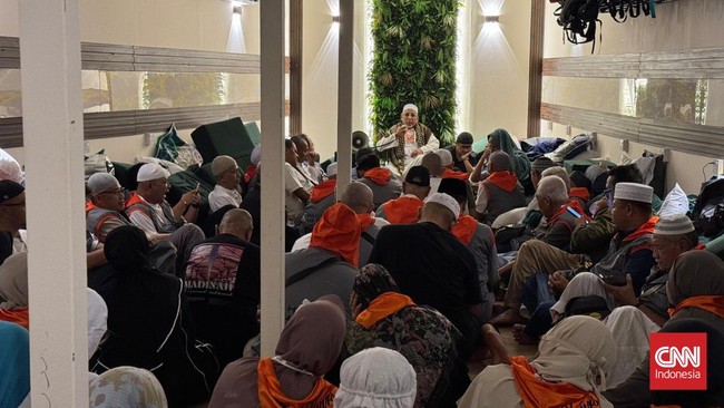 Pengalaman Spiritual yang Mendalam: Jemaah Haji Khusyuk Berdoa dan Berdzikir di Mina