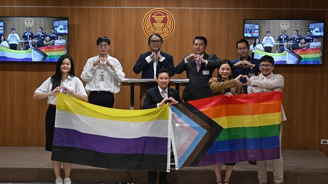 Parlemen Thailand bersiap jelang pemungutan suara terakhir untuk melegalkan pernikahan sesama jenis pada Selasa (18/6).