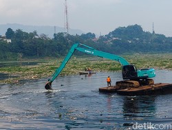 Pemprov Jabar Masih Berjibaku Bersihkan Pulau Sampah di Citarum