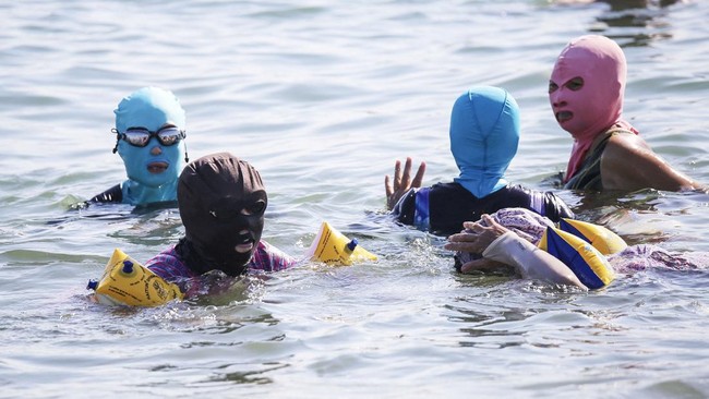 FOTO: Facekini Makin Diminati Warga China Hindari Terik Matahari