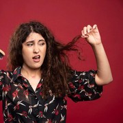 Ini 5 Alasan Mengapa Sikat Rambut Kayu Lebih Baik dari Sisir Biasa