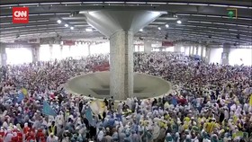 VIDEO: Momen Lautan Jemaah Haji Lempar Jumrah di Mina