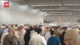 VIDEO: Lempar Jumrah Jemaah Haji Indonesia Diwarnai Cuaca Ekstrem