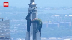 VIDEO: 'Naga' Raksasa Kuasai Empire State Building New York