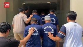 VIDEO: Polisi Tangkap 10 Pelaku Pengeroyokan Bos Rental di Sukolilo