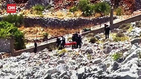 VIDEO: Turis AS Tewas Saat Berjemur di Pantai Pulau Mathraki Yunani