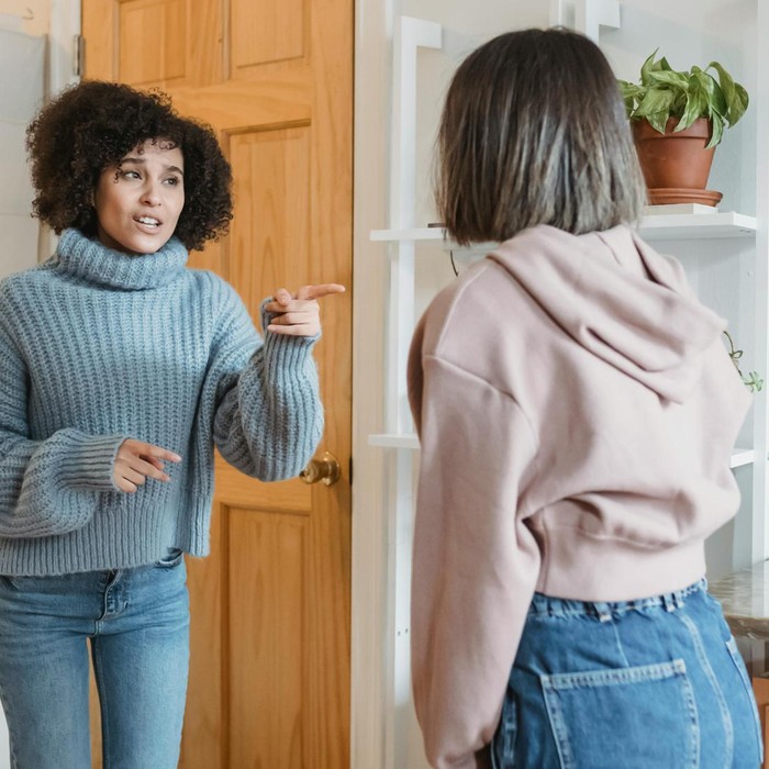 7 Ciri-Ciri Orang yang Suka Mengkritik/Foto: Pexels/Liza Summer