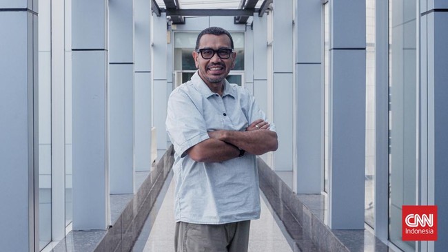 Arya Mahendra Sinulingga salah satu Komite Eksekutif (Exco) PSSI saat hadir di kantor CNN Indonesia, Jakarta, Rabu (19/06/2024). (CNN Indonesia/Ramadhan Nur Fadillah).