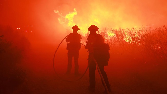 Kawasan perbukitan nan ada di Desa Silalahi 3, Kecamatan Silahisabungan, Kabupaten Dairi terbakar. Lokasi bukit ini persis berada di pinggiran Danau Toba.