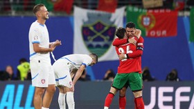 Ronaldo Peluk Erat Anak Legenda Portugal Usai Hajar Ceko di Euro 2024