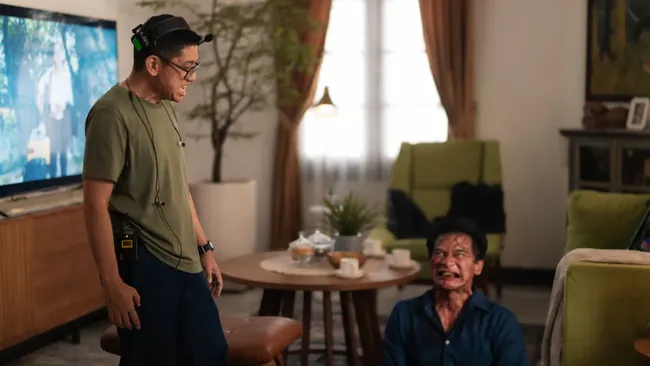 Kimo Stamboel Garap Film Zombi Abadi Nan Jaya, Dijadwalkan Rilis 2025 - CNN Indonesia
