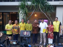 Ijeck Dampingi Airlangga Serahkan Surat Rekomendasi Bacalon Gubsu ke Bobby