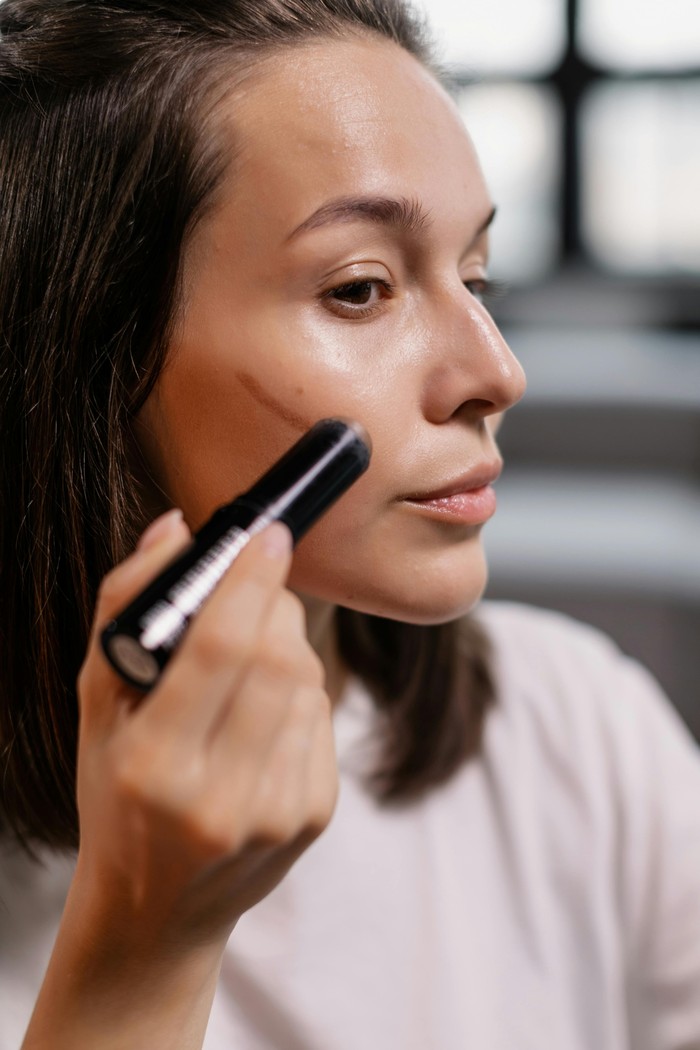 3 Tips Agar Foundation Salah Shade Bisa Tetap Kamu Pakai!