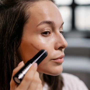 img-title Jangan Sampai Salah! Ini Perbedaan Bronzer dan Contour yang Wajib Kamu Tahu