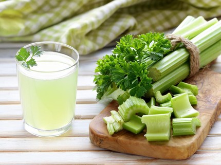Cara Merebus Daun Seledri untuk Menurunkan Kolesterol dan Darah Tinggi, Mudah Bun!