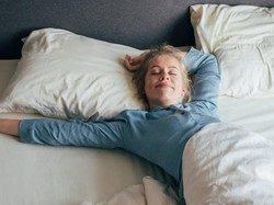 Benarkah Sering Tidur Menggunakan AC Bisa Picu Paru-paru Basah? Dokter Bilang Gini