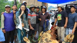 Terungkap Harga Tas Mewah Kris Dayanti Saat Ajak ART Aurel ke Kampung Halaman