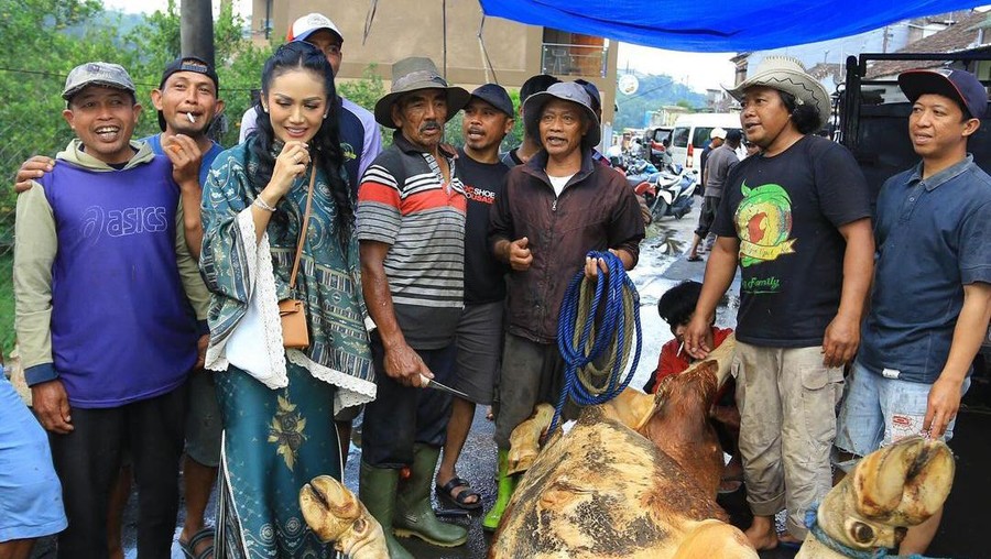 Kris Dayanti rayakan Iduladha di Batu, Jawa Timur.