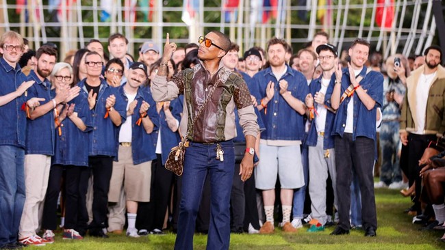FOTO: Orkestrasi Pharrell Williams di Koleksi Terbaru Louis Vuitton