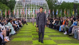 FOTO: Orkestrasi Pharrell Williams di Koleksi Terbaru Louis Vuitton