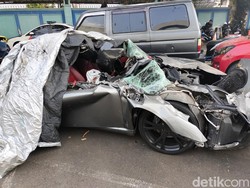 Nyetir Mobil Sport seperti Porsche yang Kecelakaan di Tol Dalkot, Pengennya Ngegas Terus