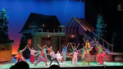 Kasih Sayang dan Kehangatan di Pertunjukan Musikal Keluarga Cemara