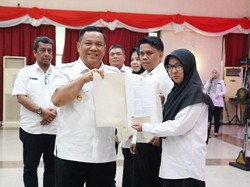 Serahkan SK 569 Pegawai PPPK, Pj Gubri: Tingkatkan Pelayanan